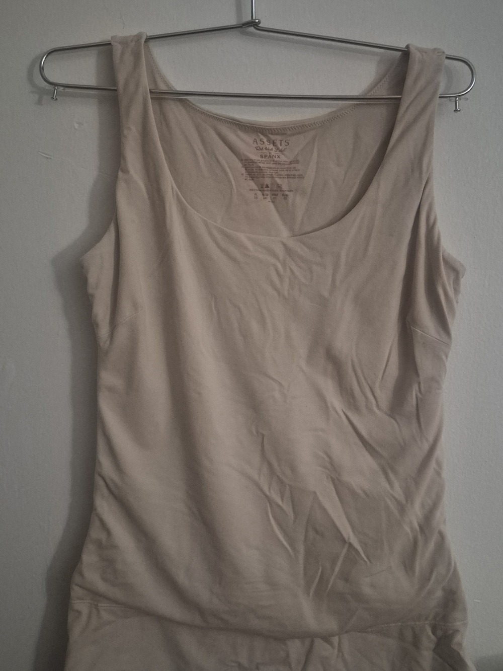 Assets By Spanx Cream Scoop Neck Tank Size Xl